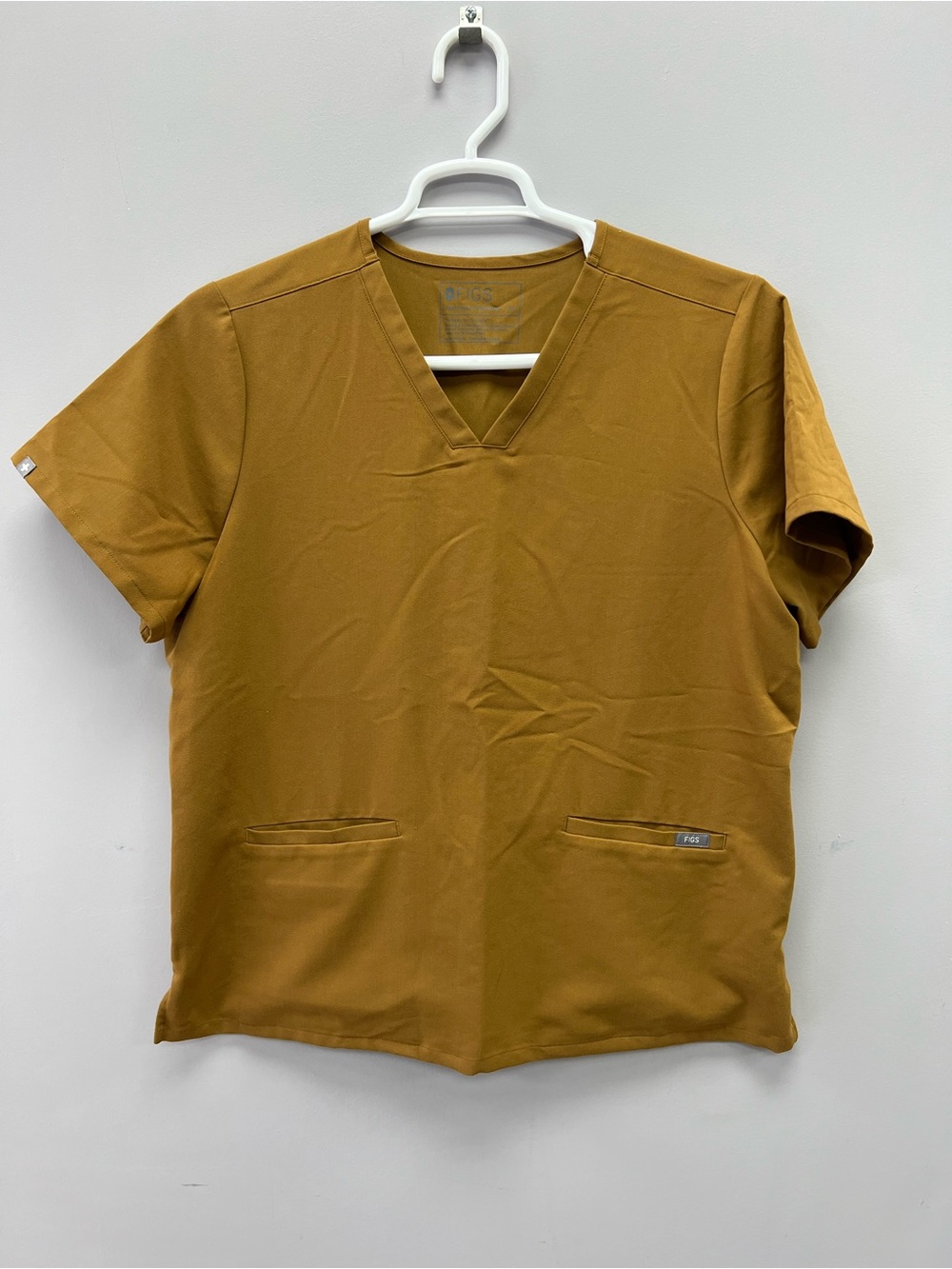 Figs Technical Collection V-Neck Scrub Top - Mustard Brown Unisex XL